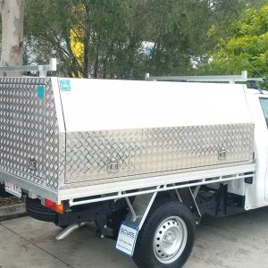 Alloy canopy fitted onto single cab tray
