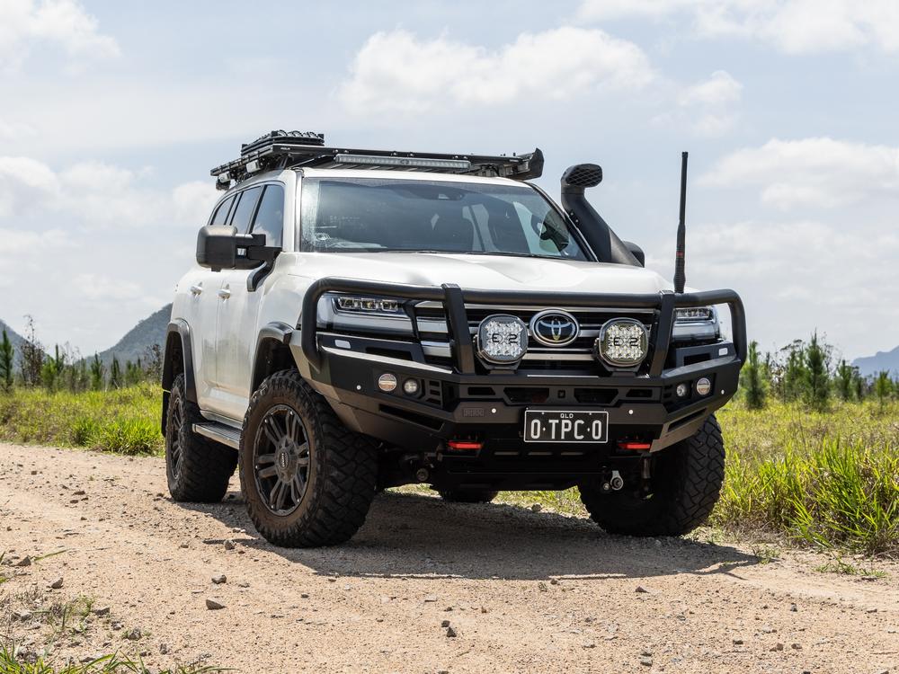 Genesis Loop Bull Bar (Orange Recovery Points & Black Bash Plate) to suit Toyota LC300 Series (with OE Fog) GXL-VX-Sahara (7-2021 on)